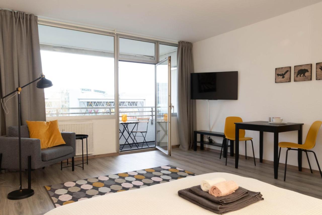 Apartment Bright - Central - Balcony - Tradefair Neuss Kültér fotó